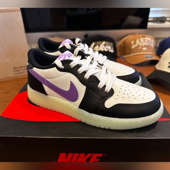Jordan Retro 1 low // Black Raspberry - Picture 1 of 8